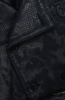 Двубортный плащ с фактурной отделкой и поясом