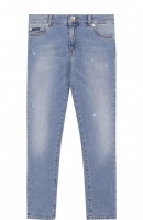 Джинсы с декоративными потертостями и логотипом бренда